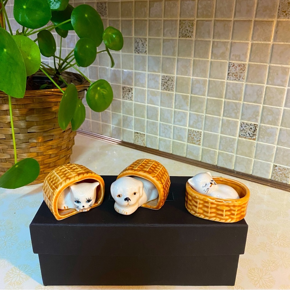 Vintage miniature ceramic kittens & puppy in baskets figurines